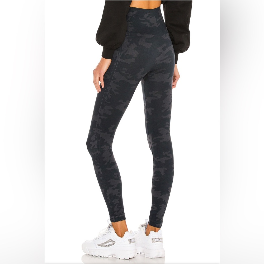 SPANX Look at Me Now Seamless Leggings Black Camo Size Small